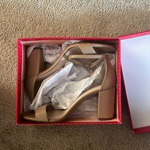 Kelly & Katie Block High Heels tan